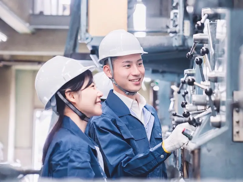 電気設備の施工管理の仕事風景